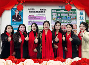 迎新春百福駢臻，乘駿馬萬事亨通，英薇婭化妝品愿您年年皆勝！