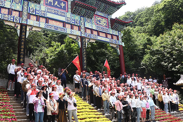 遠赴人間驚鴻宴·國學(xué)經(jīng)典記心間 遠赴人間驚鴻宴·國學(xué)經(jīng)典記心間