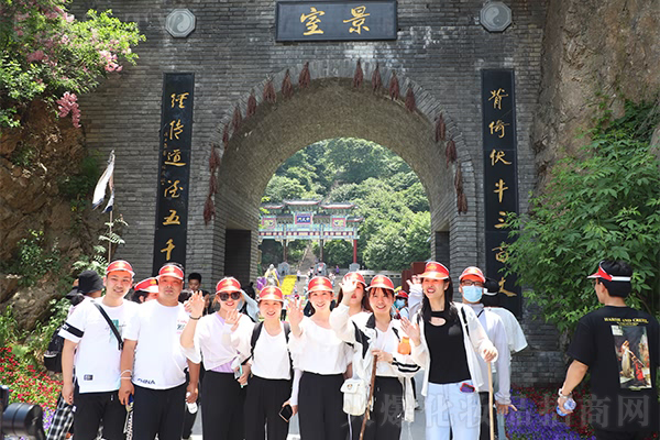 跟著火爆網(wǎng)游老君山,放松心情,傳承國學經(jīng)典 跟著火爆網(wǎng)游老君山,放松心情,傳承國學經(jīng)典