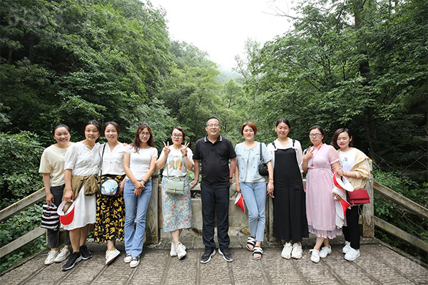 賞老君山之景,品國學(xué)之精,修品性之道 賞老君山之景,品國學(xué)之精,修品性之道