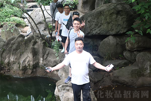 �����Ͼ�ɽ���W�������½�(j��ng)��