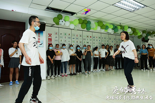 火爆網(wǎng)“愛運動秀青春”5月運動生日會圓滿舉辦! 火爆網(wǎng)“愛運動秀青春”5月運動生日會圓滿舉辦!