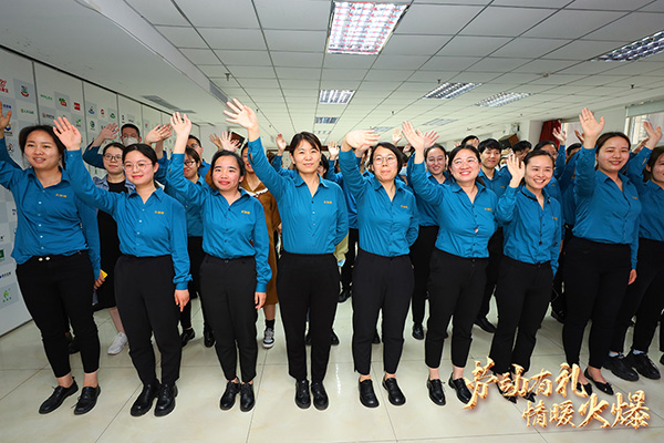 勞動(dòng)有禮,情暖火爆!火爆網(wǎng)為員工派送五一勞動(dòng)節(jié)福利! 勞動(dòng)有禮,情暖火爆!火爆網(wǎng)為員工派送五一勞動(dòng)節(jié)福利!