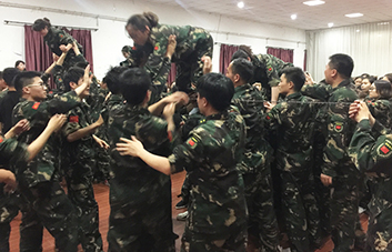 只要精神不滑坡，方法總比困難多！