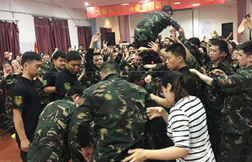 火爆人的字典中，沒有放棄，只有堅持！