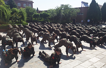嚴明的紀(jì)律，嚴格的要求，造就自律的個人！