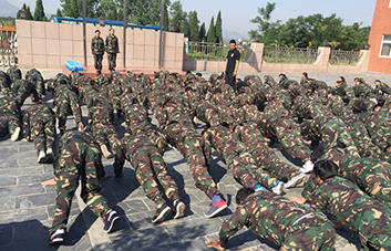 遵守承諾，穿上迷彩我們就是軍人！