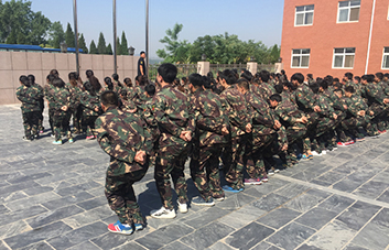 英姿颯爽，沒有矯揉造作，只有堅強！