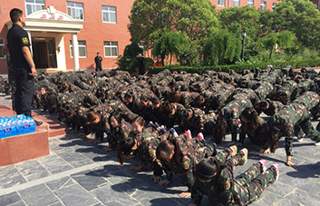 遵守承諾，穿上迷彩我們就是軍人！