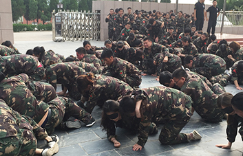 活在當(dāng)下，珍惜當(dāng)下，愛在當(dāng)下