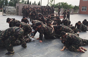 坎坷人生路，找回自己，懂得謙卑，學(xué)會感恩。