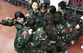 再長的路，一步步也能走完，在難的事，火爆人也能堅持到底！