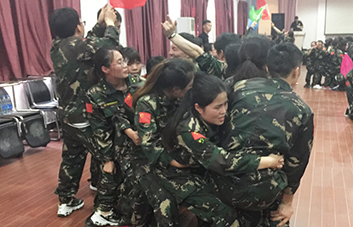 夢想能把迷茫驅(qū)散，堅持能把退縮打敗，團結(jié)能把困難趕跑！