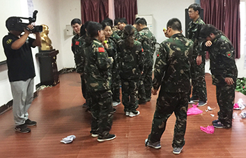 要想比別人優(yōu)秀，就要付出不亞于任何人的努力！