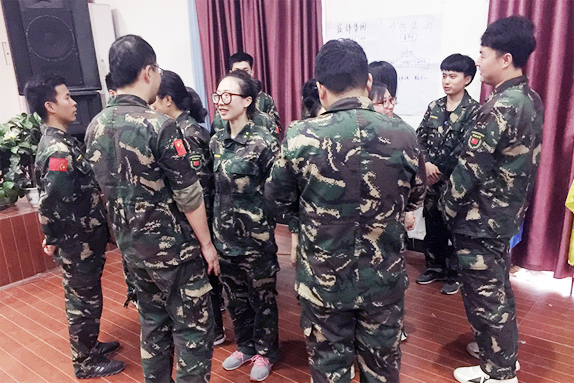 用眼睛去欣賞，用心靈去體會，學(xué)會贊美，收獲成長！