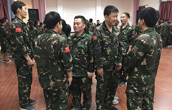 良言一句寒冬暖，贊美一句