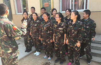 舉手表決，領(lǐng)袖魅力征服現(xiàn)象學(xué)員！