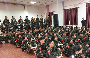 舉手表決，領(lǐng)袖魅力征服現(xiàn)象學(xué)員！