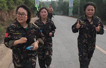 火爆人不拋棄、不放棄、勇往直前！