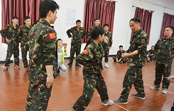 成功路上，要不得一絲松懈；贏跑路上，還需拼命追逐！